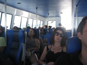 In der Fähre zwischen Bali und den Gili Islands kann es auch enger werden...