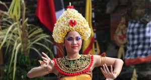 Traditionelle Tänzerin auf Bali